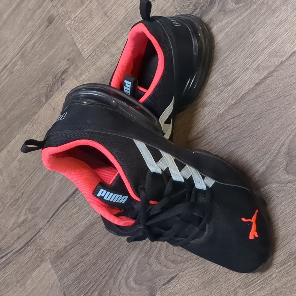 Women's Puma sneakers